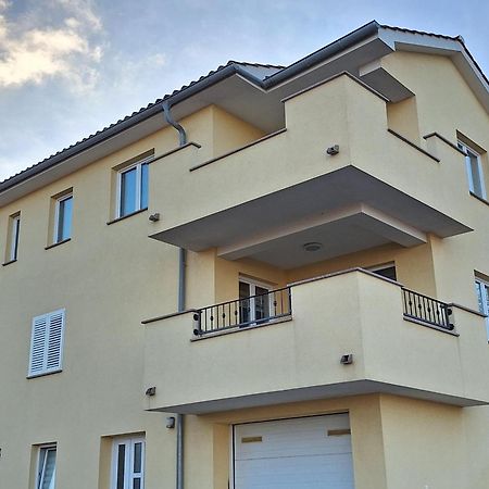 Apartmani Marin1 Vrbnik Exterior foto